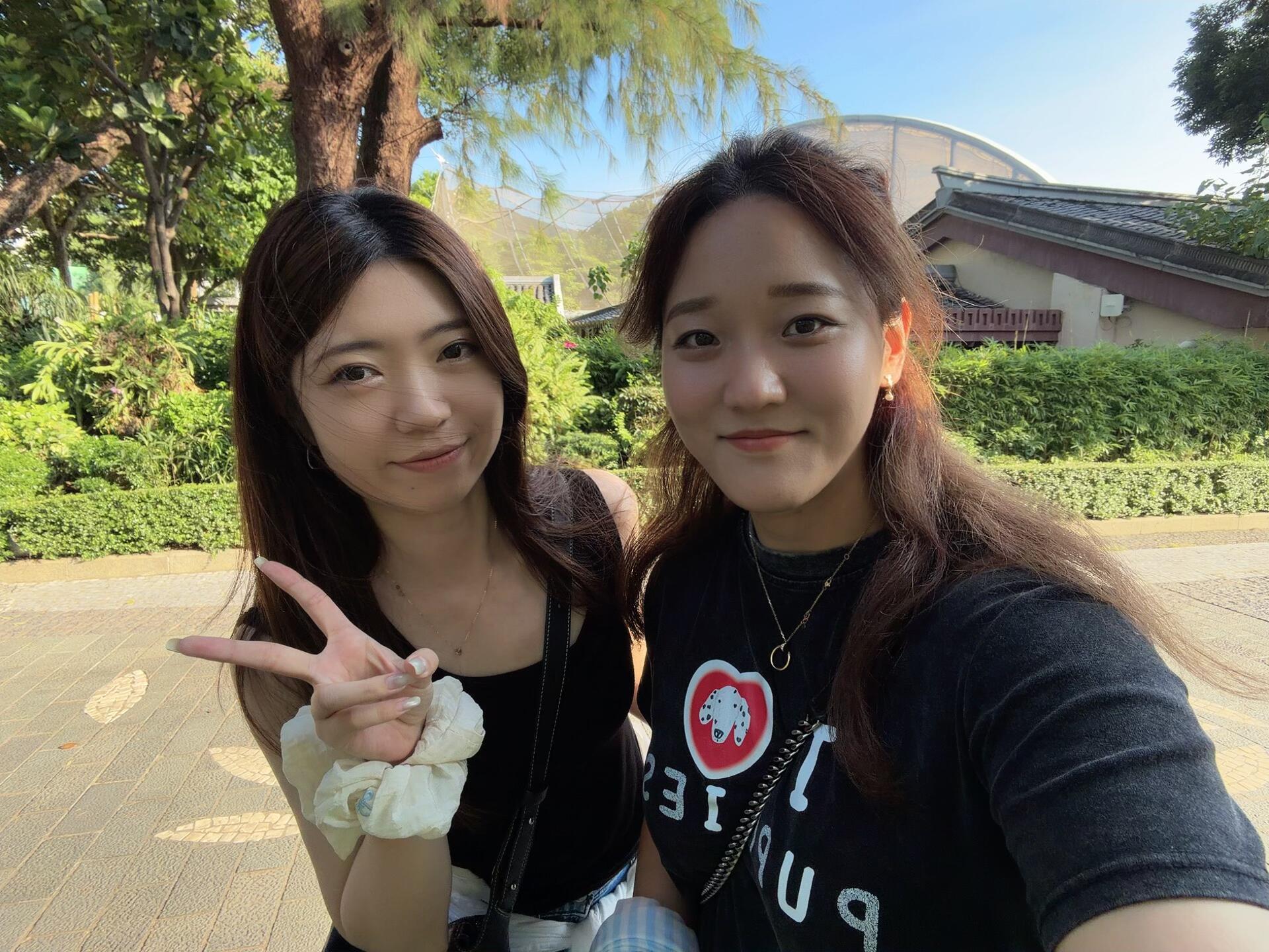 孙铭阳更新女孩们合影:🥰好久不见，朋友们！！！👭🏻 好可爱的莎莎，佳佳，大