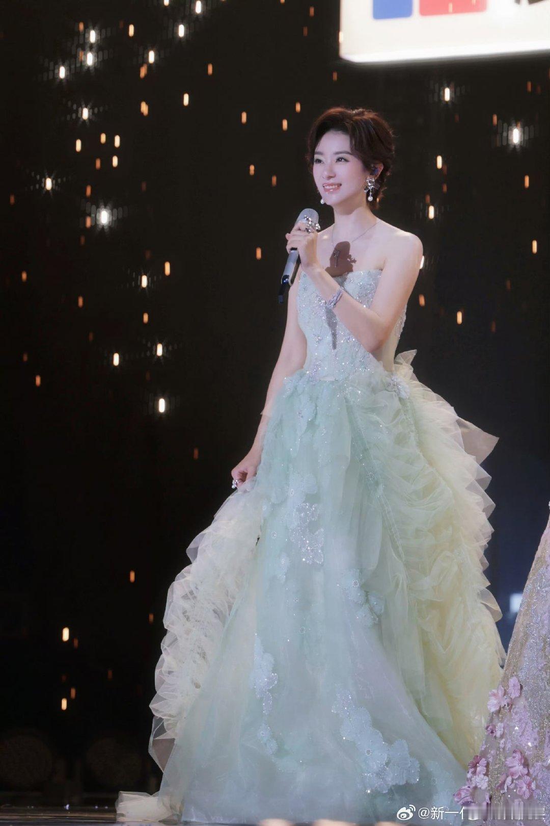 侯宇唱腔 侯宇感谢乘风节目组 侯宇的唱腔真的太有感染力！圆润婉转自带古韵悠长，老