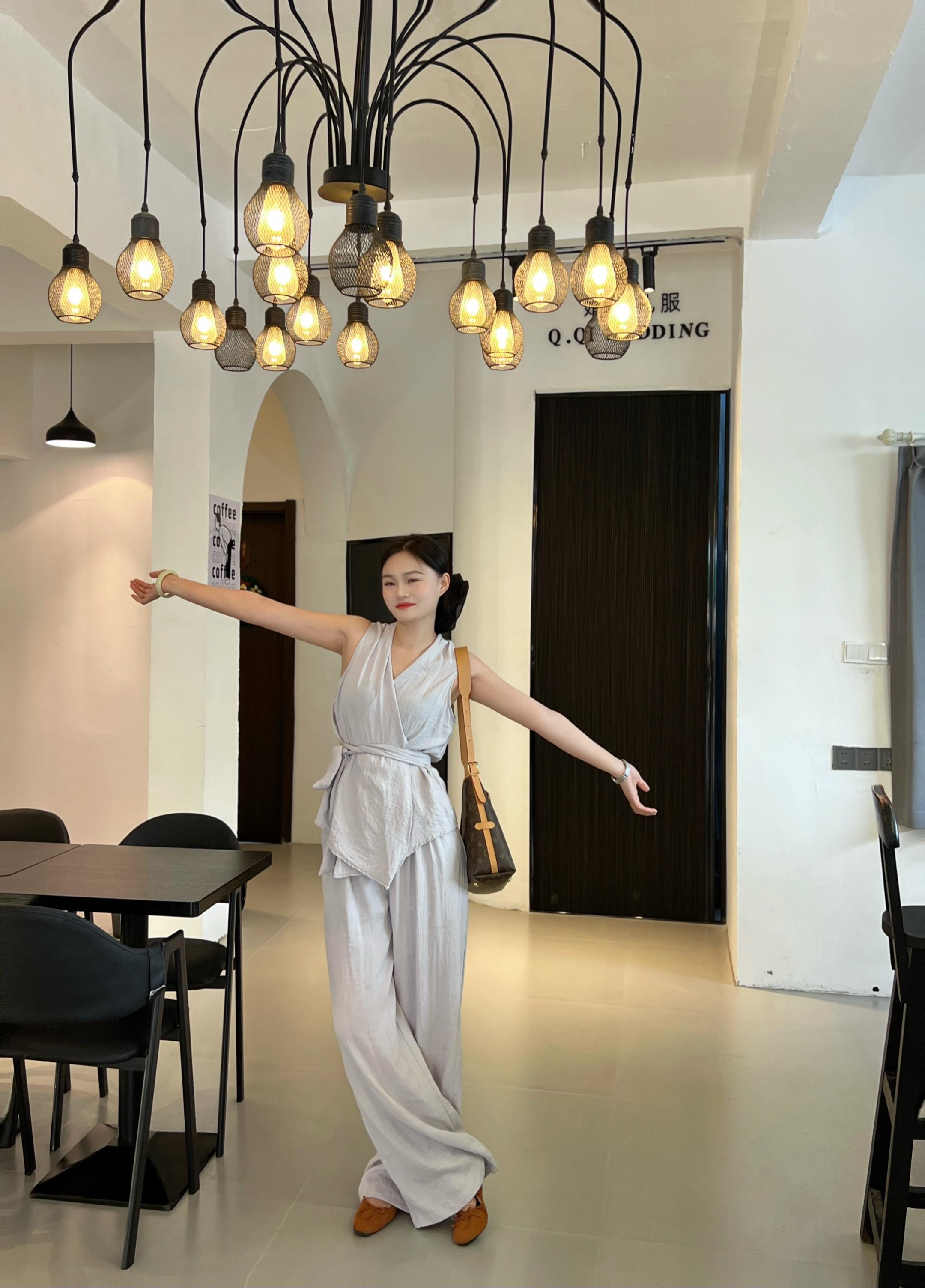 谁说邳州没有拍照好看的地方，超极简法式的黑白风咖啡店日常分享