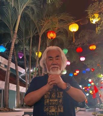 张纪中今年带着孩子和老婆在越南过的年，张纪中已经不是第一次来越南玩了。有网友调侃