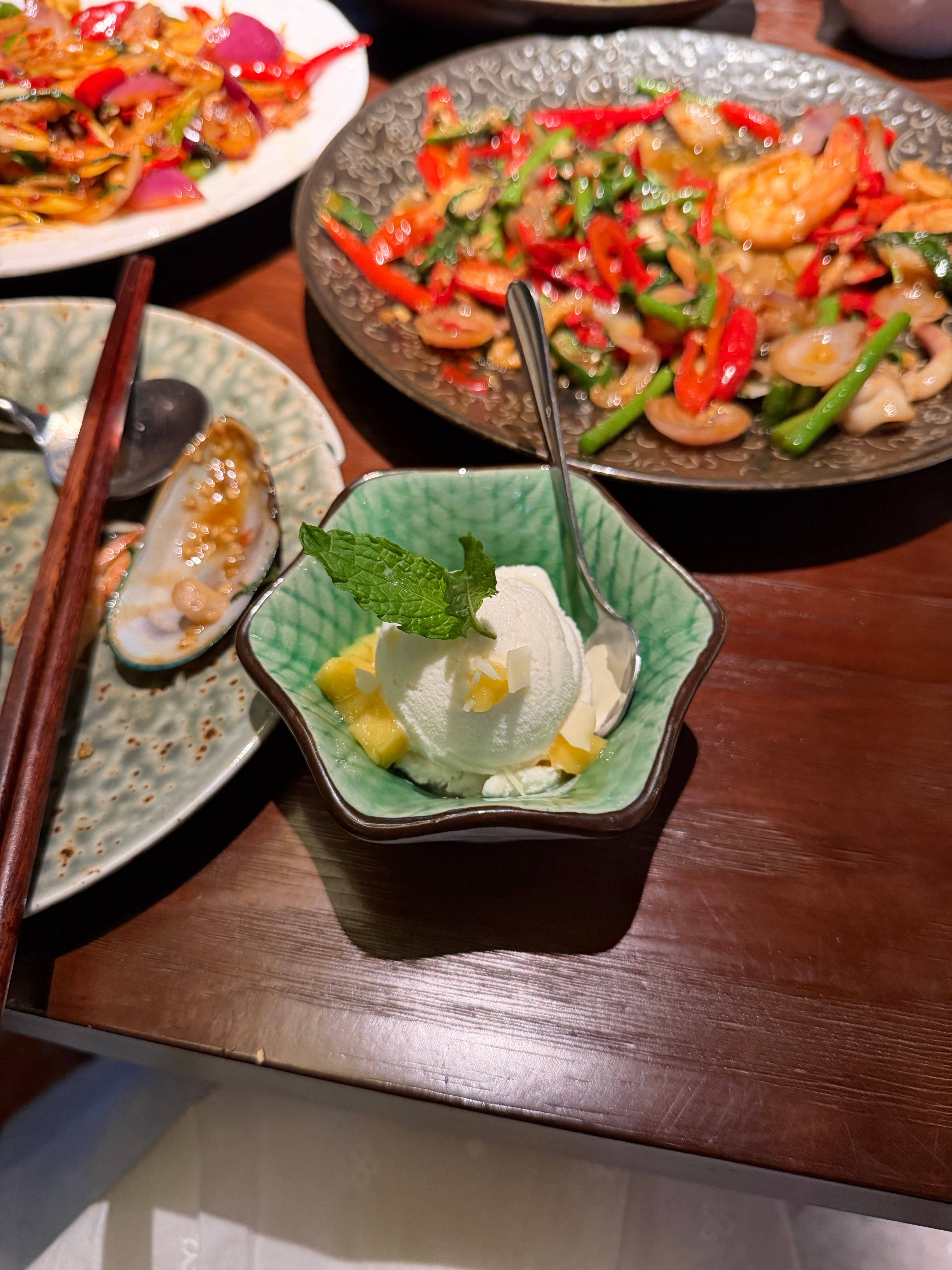 今天和朋友在万象城吃了一家巨好吃的泰餐如此美味之 