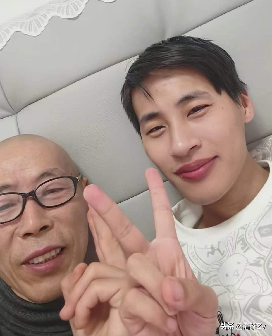 云鹏很小的时候父亲因为犯事进了监狱，当父亲得知云鹏丢失了当场就急得吐出来鲜血！