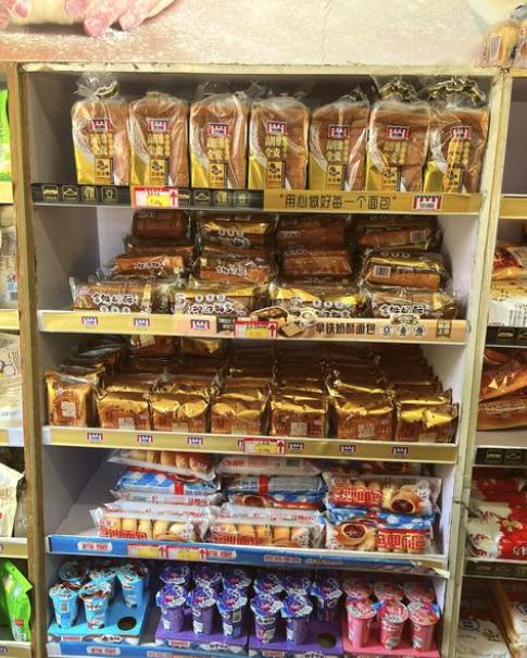 你们觉着在食品厂上班，是不是就跟掉进米缸里的老鼠似的，可以随便吃个够本？
我表弟