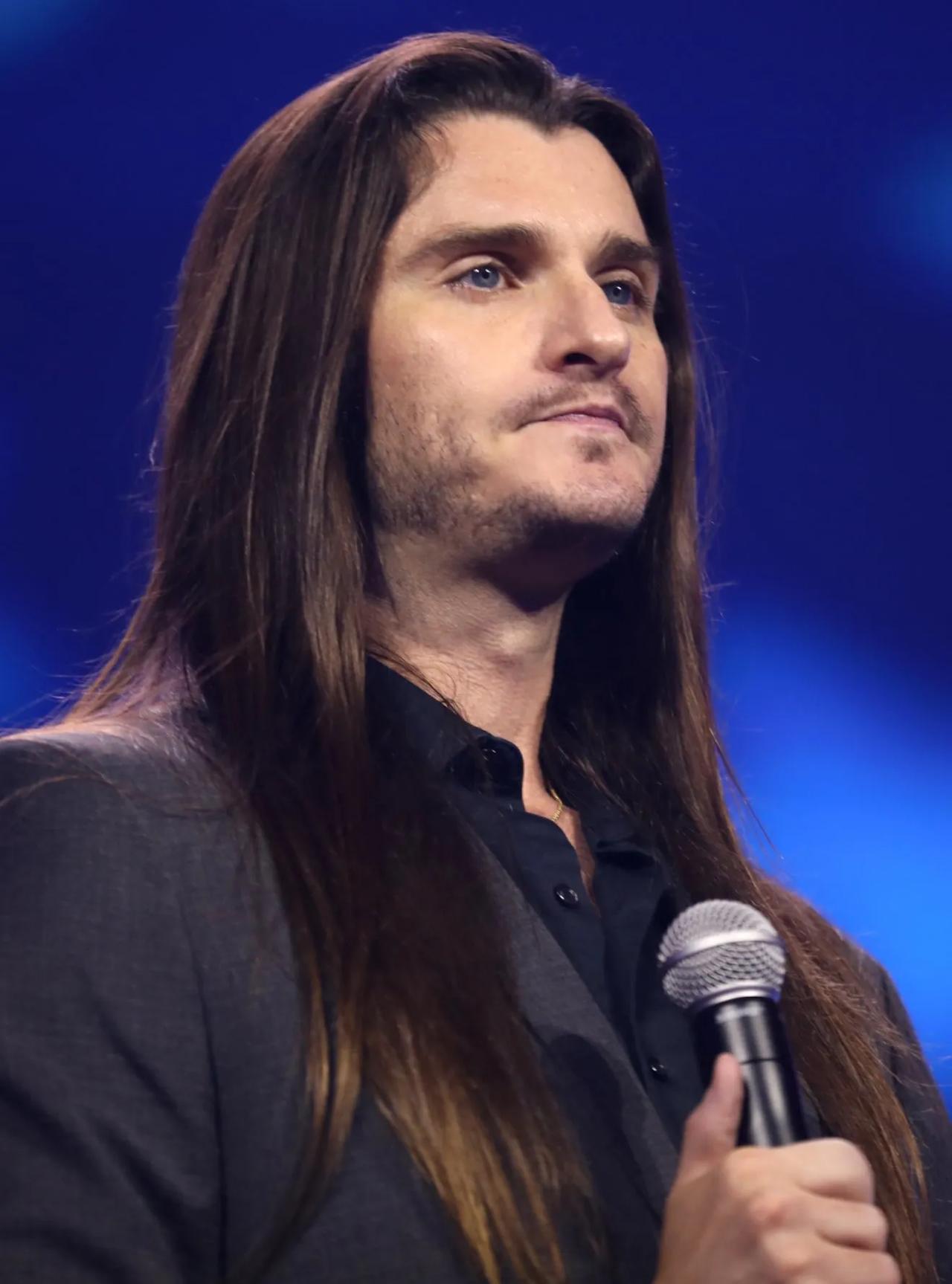 Scott Presler ，就是说服了关键摇摆州宾州 18 万的阿米什人，第一
