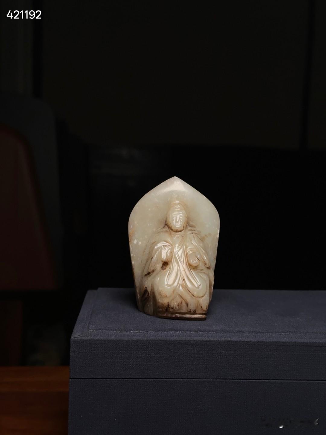 魏晋和田玉佛
刻有铭文