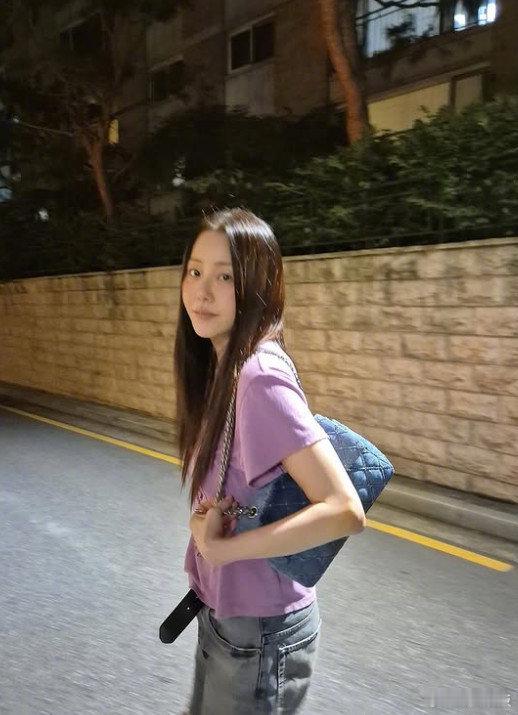 高贤贞手术后近况高贤贞54岁状态 7月29日，演员高贤贞在社交账号上发布了多张照