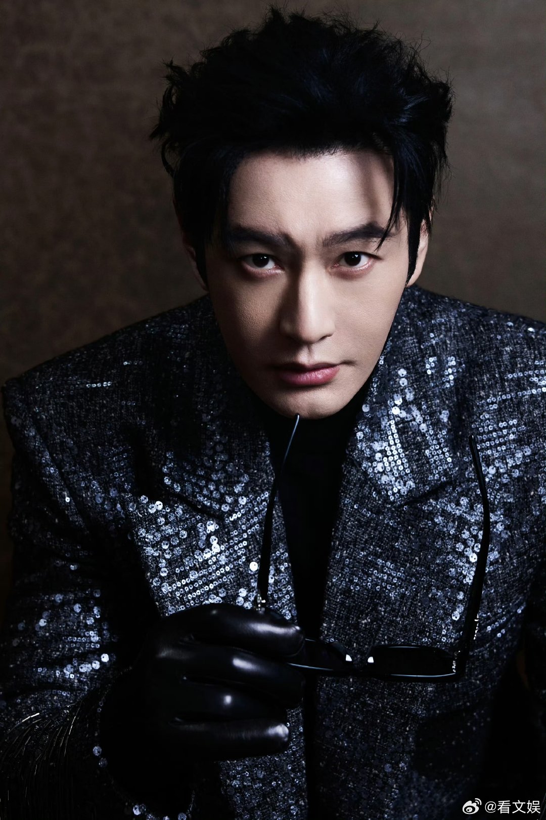 黄晓明分享跑步带来的治愈力量，在不规律生活中守住自律。他直言健身带来的多巴胺与成