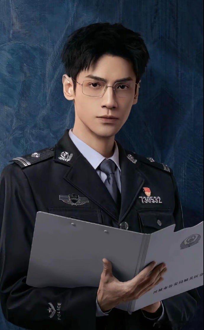 上辈子被蜘蛛抓这辈子抓蜘蛛上辈子被蜘蛛网困住，这辈子把蜘蛛案拿捏，罗云熙的角色宿