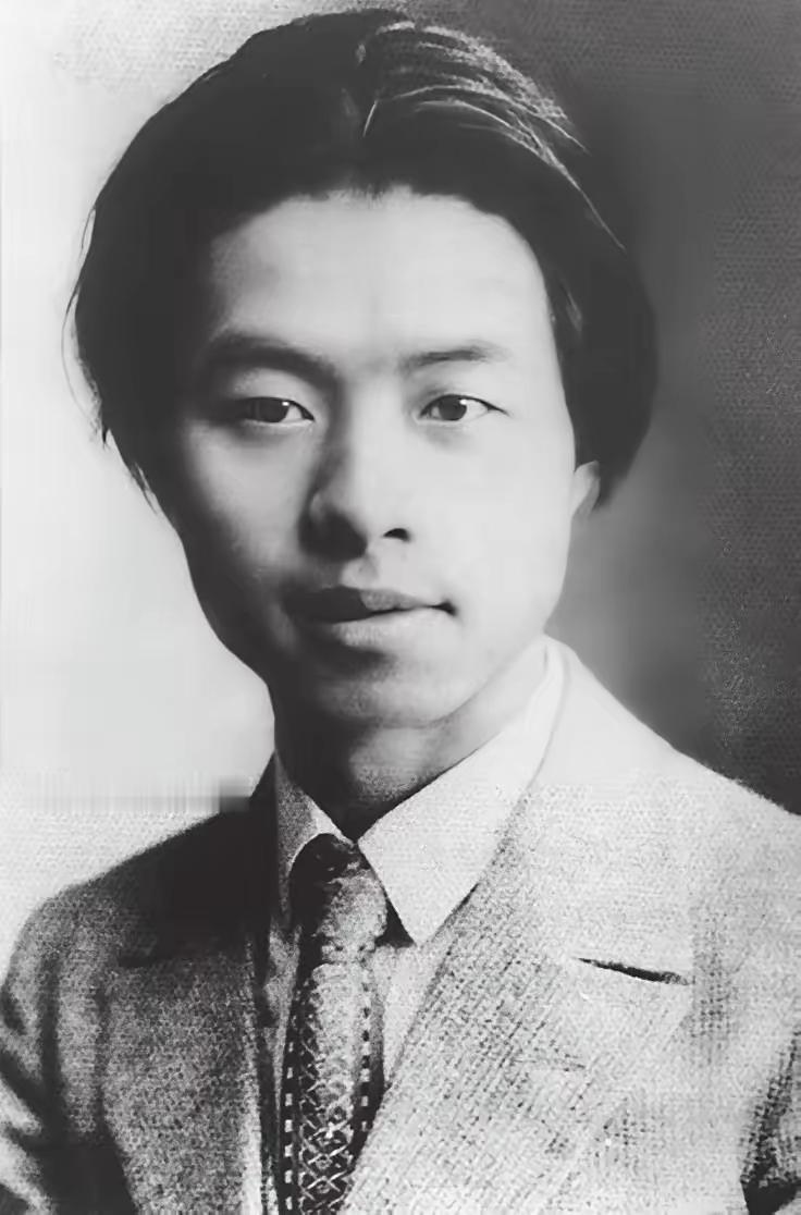 缅怀革命作家胡也频：以笔赴国难，以血铸初心
 
胡也频（1903年5月4日-19