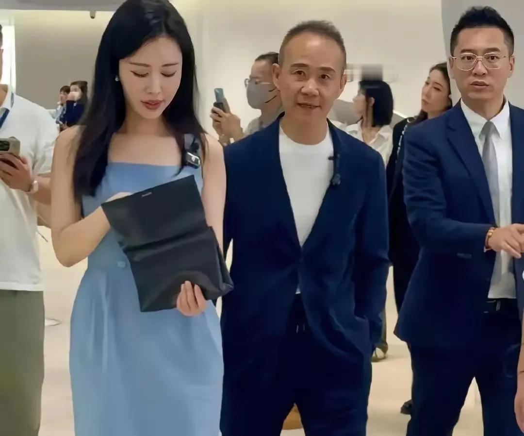 聊天真的是一种天赋，技能，和颜值无关，当年也不怪王石着迷，田朴珺太会聊天了，别管