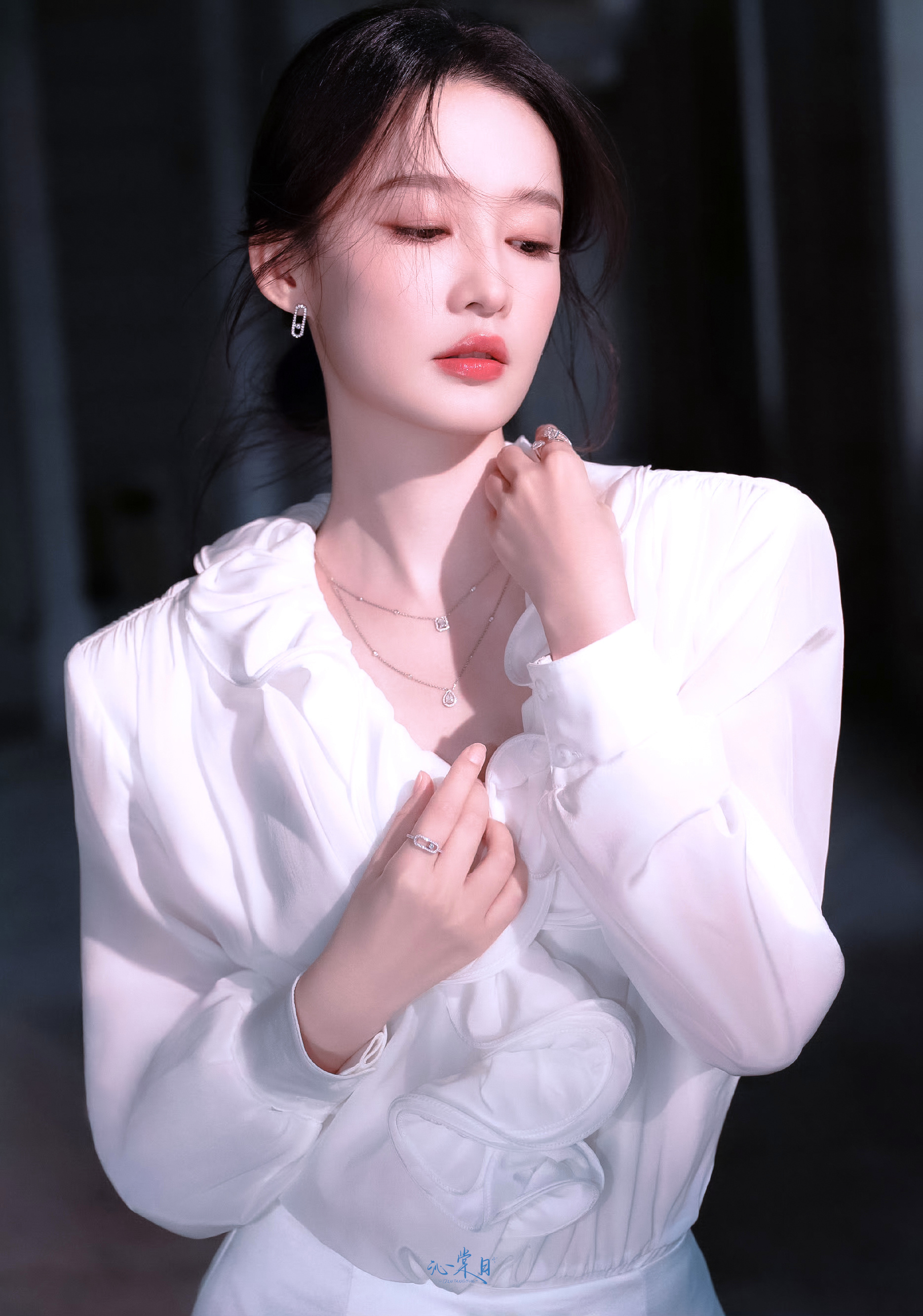 李沁 白月光女神⚪️💎💫    李沁白月光千金造型