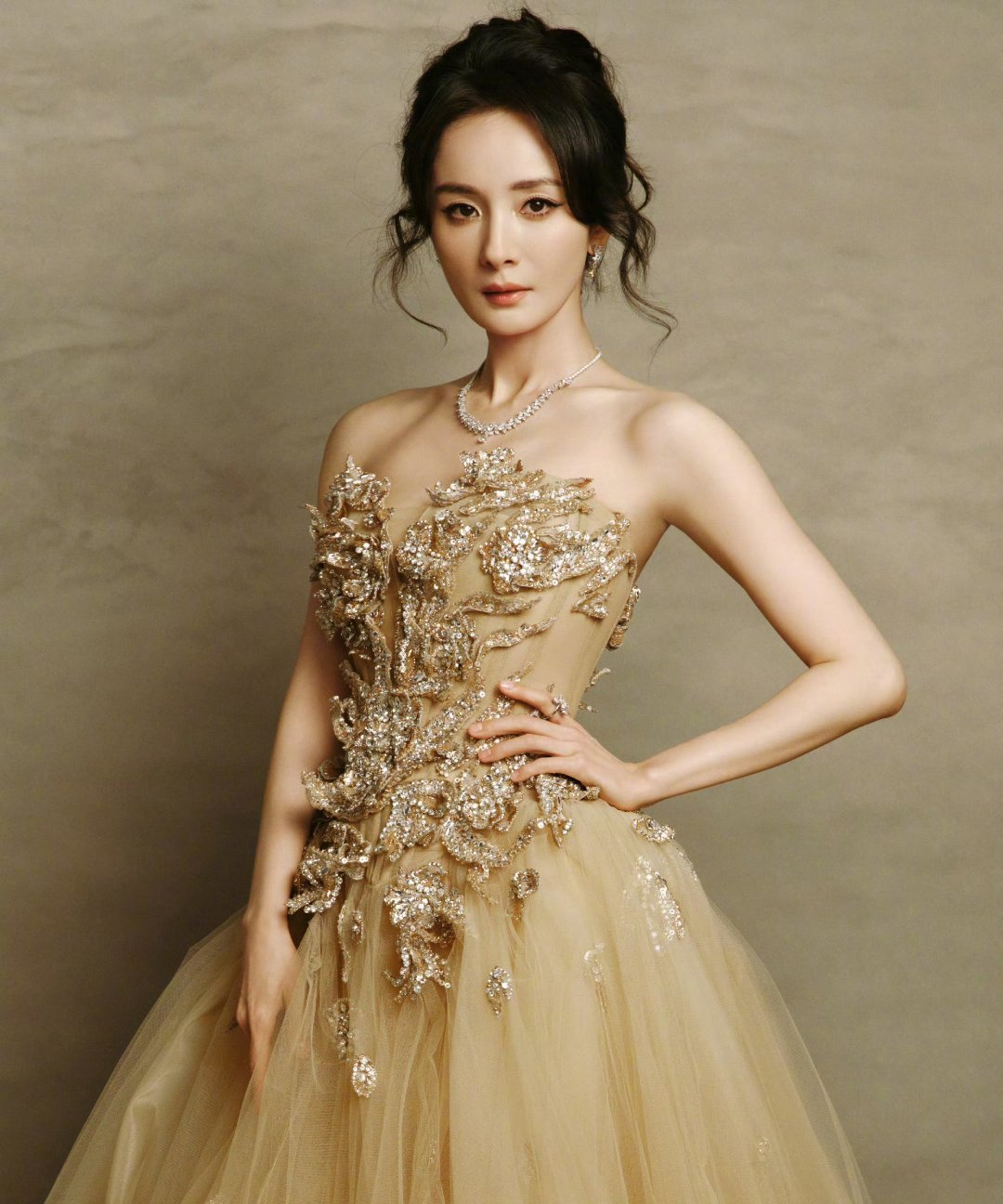 杨幂美貌比钻石更闪耀好美 