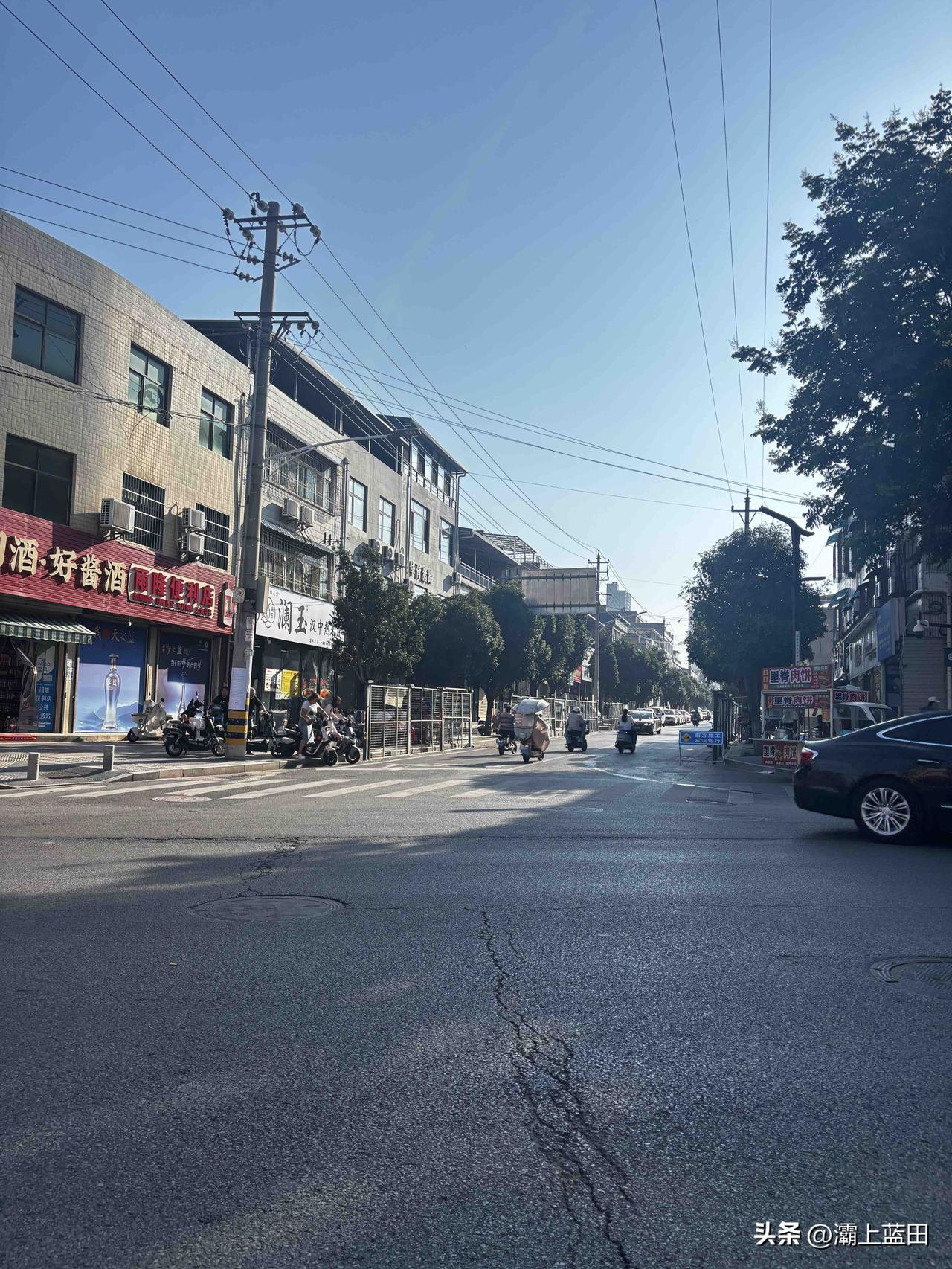 蓝田青羊路要进行全封闭施工了，热力管道铺设工程，从9月5日开始到10月31日结束