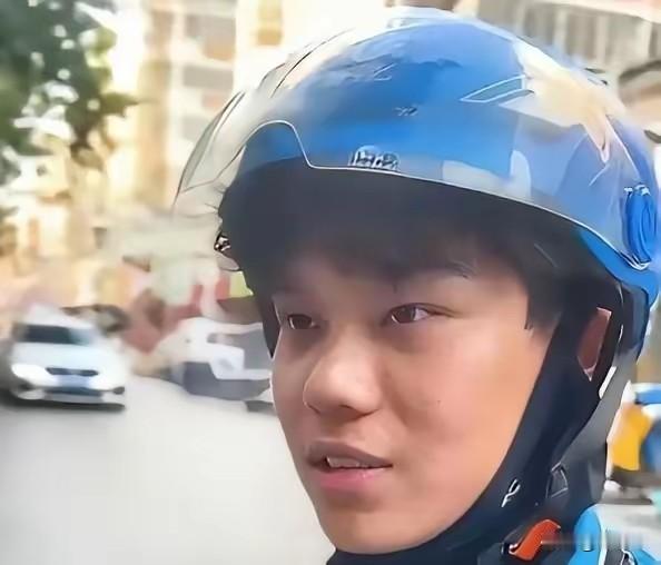 38度街头送外卖的少年，收到了空军最高学府的录取通知
 
38度的阜阳街头，刚送