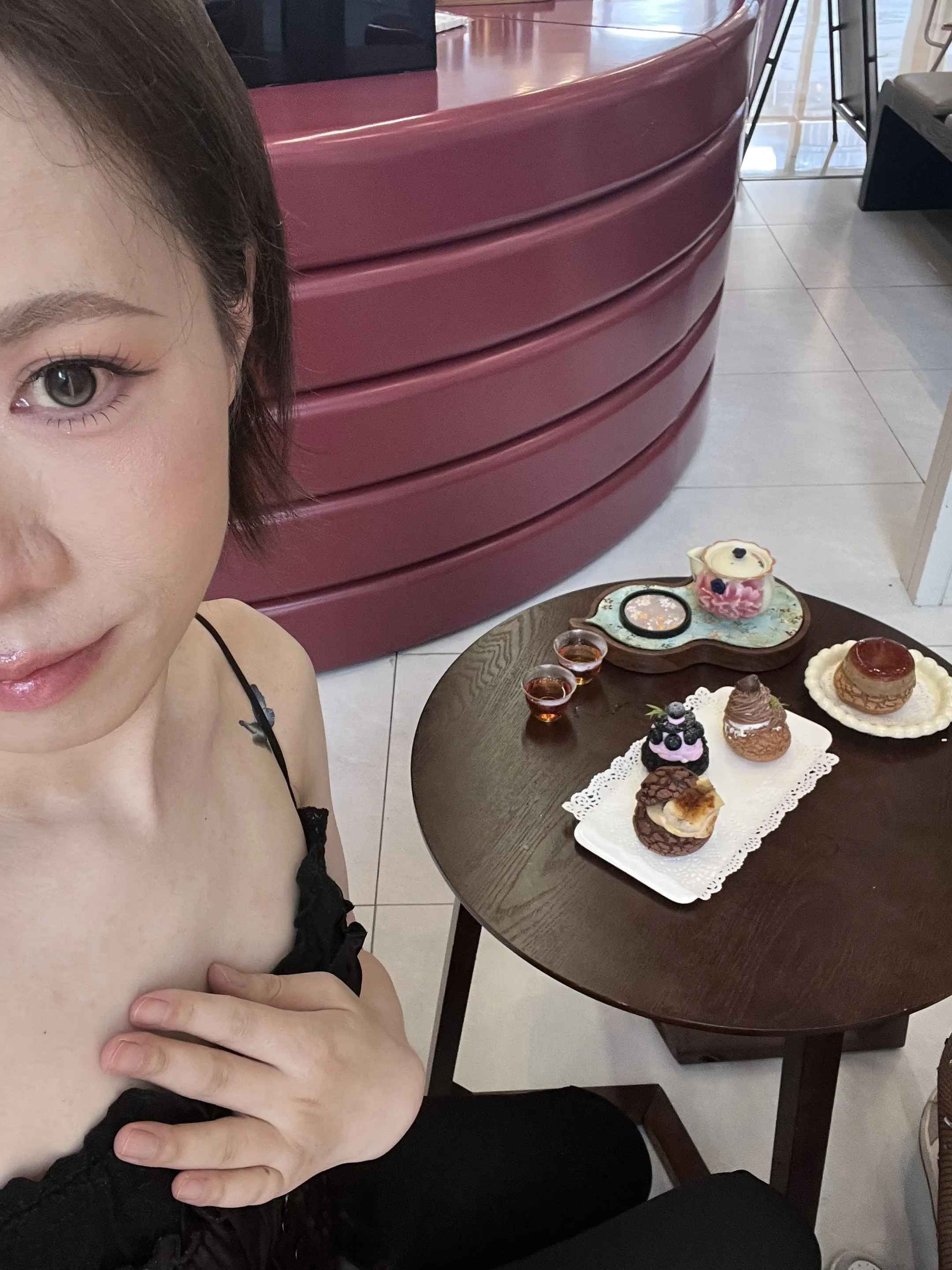 温柔御姐穿搭 咖啡与甜品很搭 甜品治愈一切 下午茶咖啡时光 咖啡与甜点的邂逅