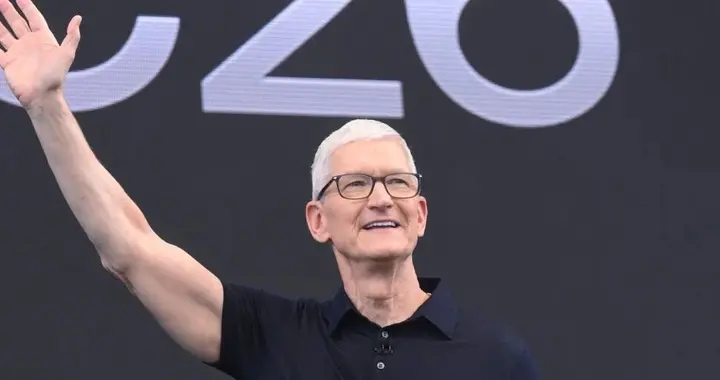 库克最后一舞，苹果拿出Siri AI