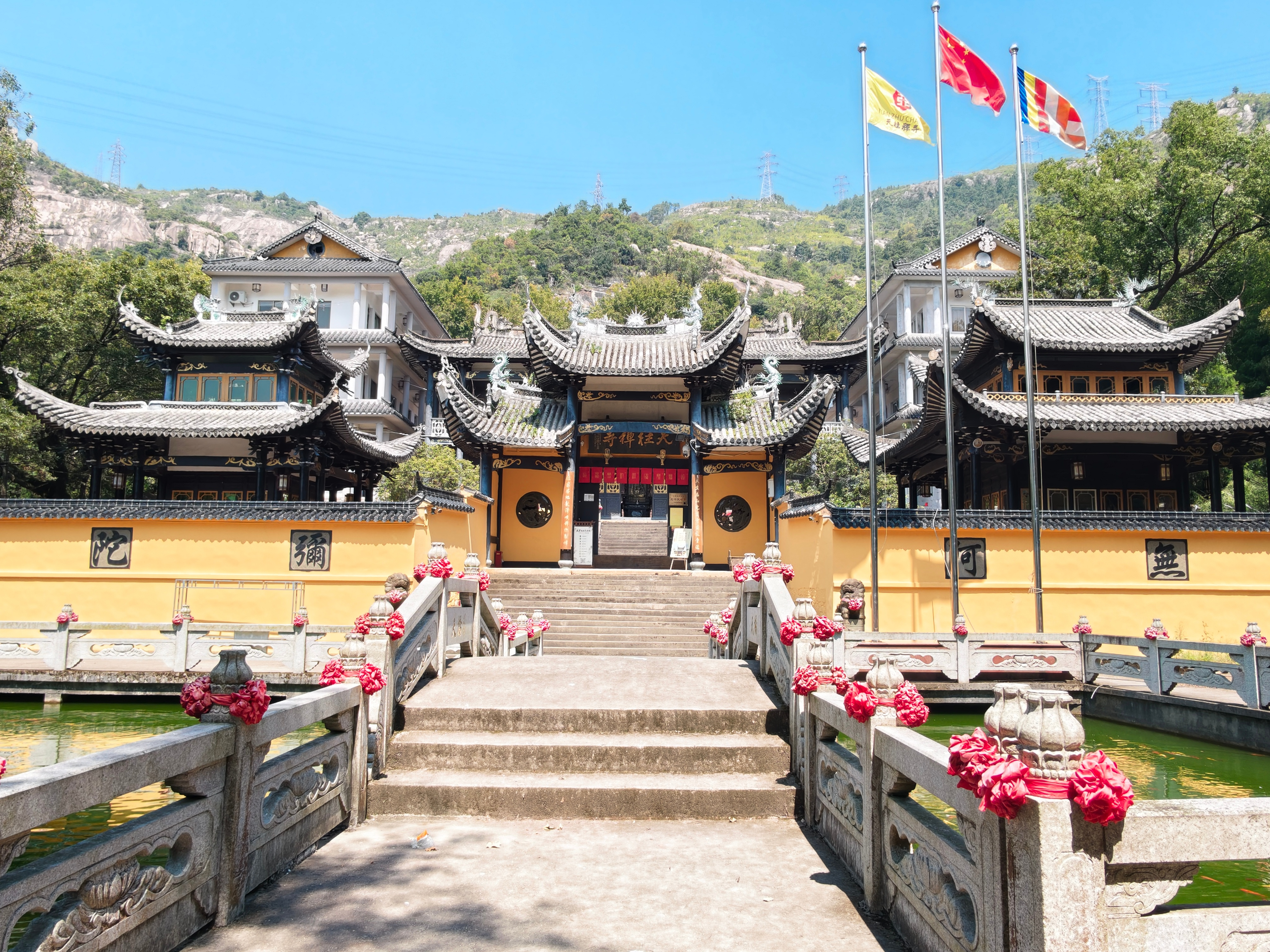 天柱寺，小时候的回忆，最近天天艳阳天，水位低了很多，但依然挡不住它的美丽，等下次