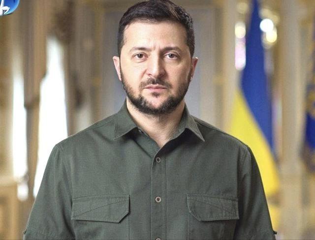 泽连斯基确实没跑没跪没投降，但事实上，他对乌克兰造成的伤害，远大于任何人，如果2