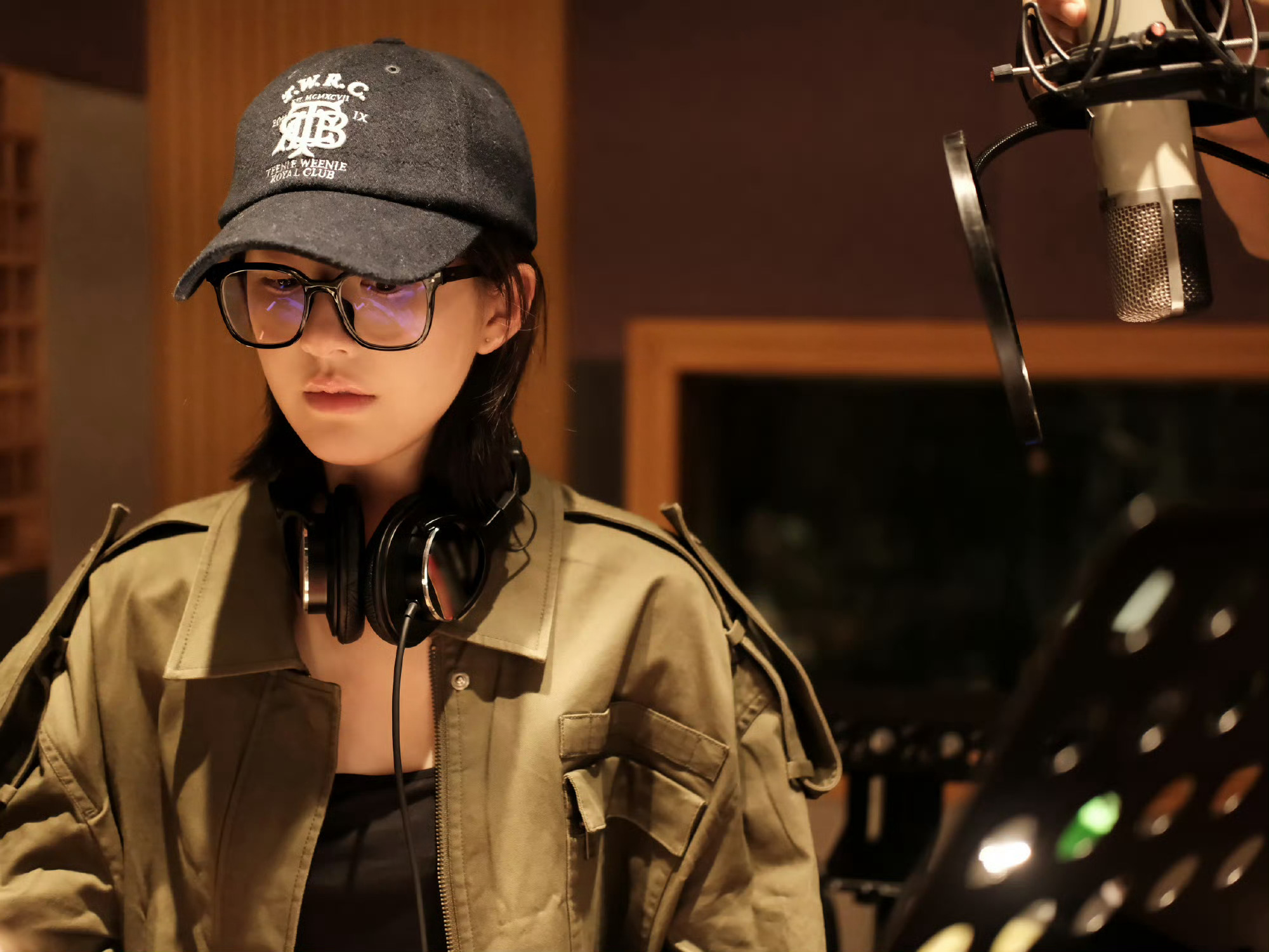 这么帅，赵露思又要发新歌了🎧🧢 ​​​