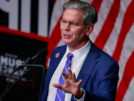 美商务部长突然退出与中方谈判！


谈判桌风云突变！美商务部长雷蒙多临时退出在马