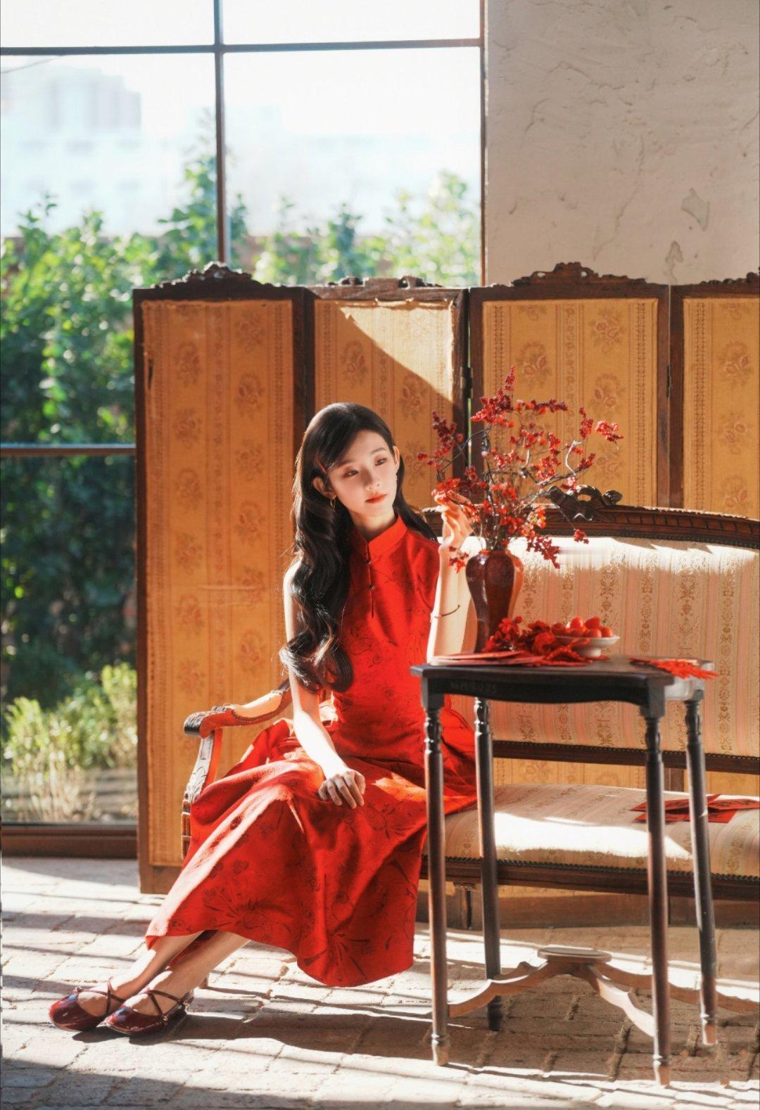 张艺凡我拆红包的时候就这样小心翼翼又迫不及待