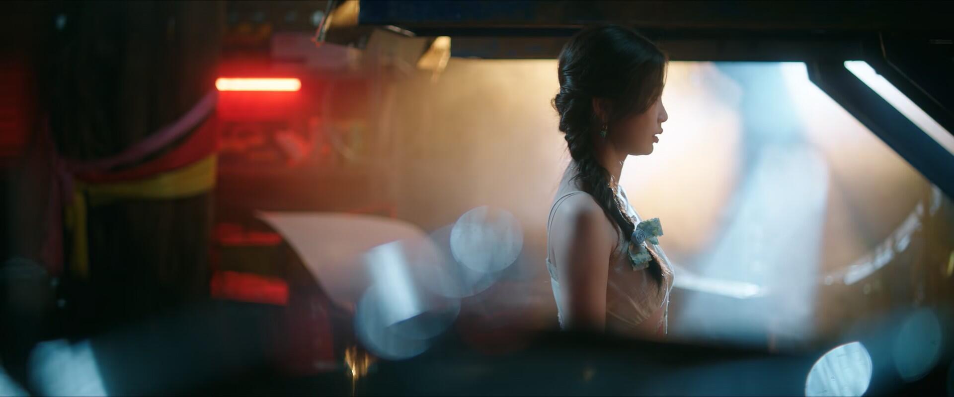 暧昧期咬一个苹果都像在接吻 《网剧双轨》里姜暮和靳朝暧昧期，咬苹果的瞬间，暧昧气