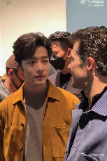 肖战看秀状态和待遇都是顶级 肖战看秀造型图一曝光就惊艳众人！上身品牌一月刚发布的