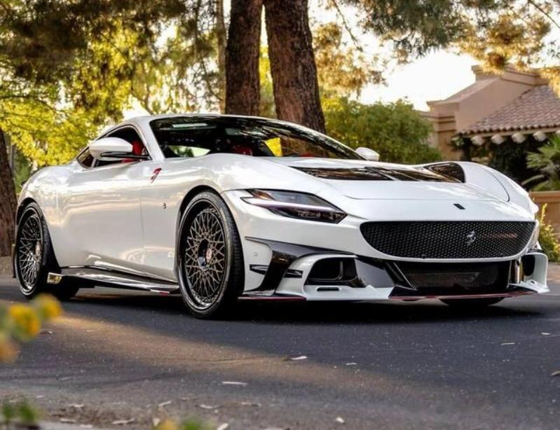 日前，著名改装厂MANSORY打造了一台法拉利Roma。虽然是非官方版本，但MA