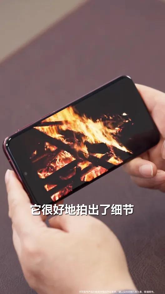 哇，有点优秀，真的会玩，是不是后面拍照会加一个，拍火测试？[看]余承东秀Pura