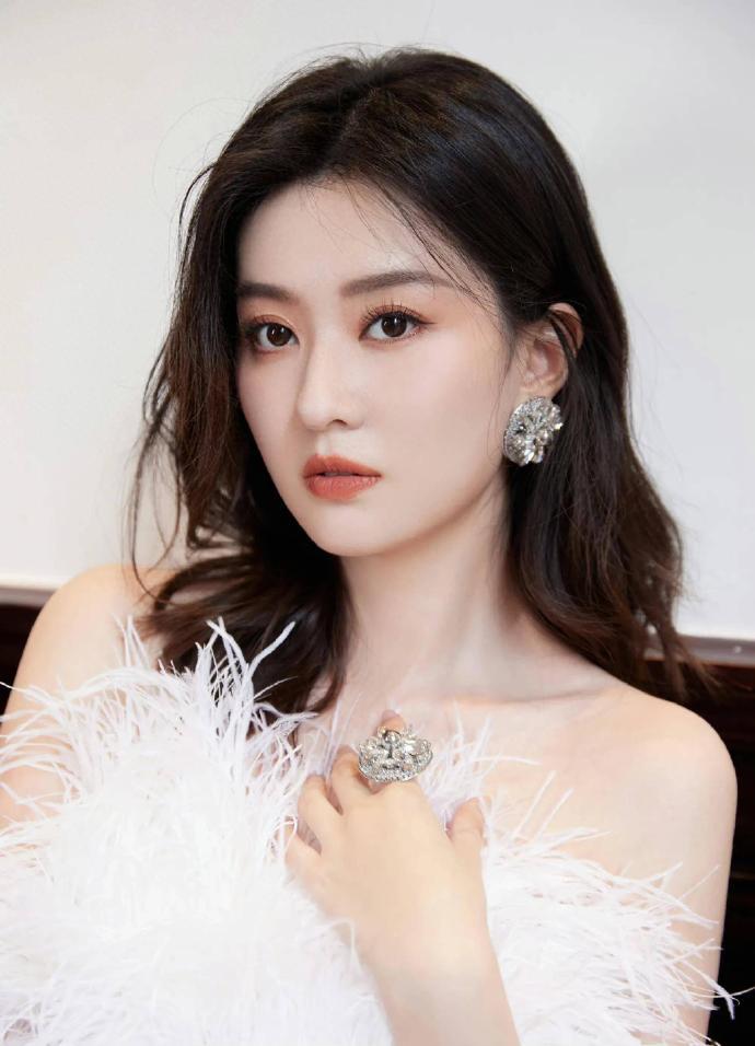 #知情人曝乔欣七月已结婚##知情人曝七月份就听说乔欣结婚# 有知情人透露，七月份