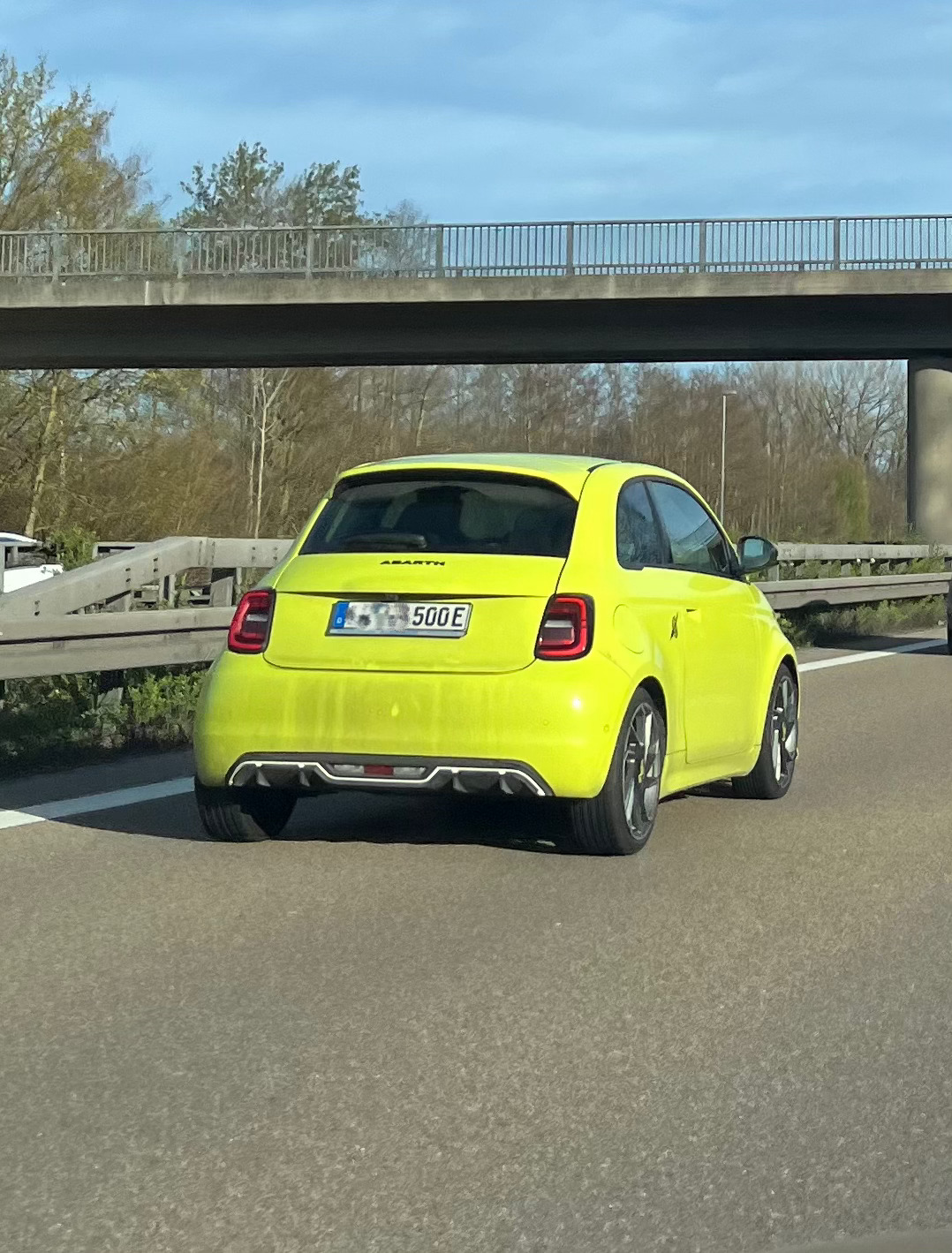 电500 Abarth，上市这么久第一次在路上见到，外观100分，性能59分，1