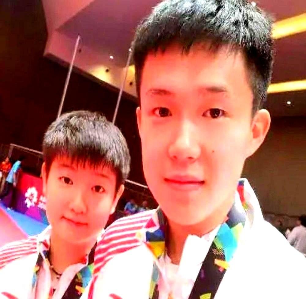 乒协的名单往外一挂，最后一个去多哈的名字，不是人们猜的蒯曼，也不是钱天一。
是石