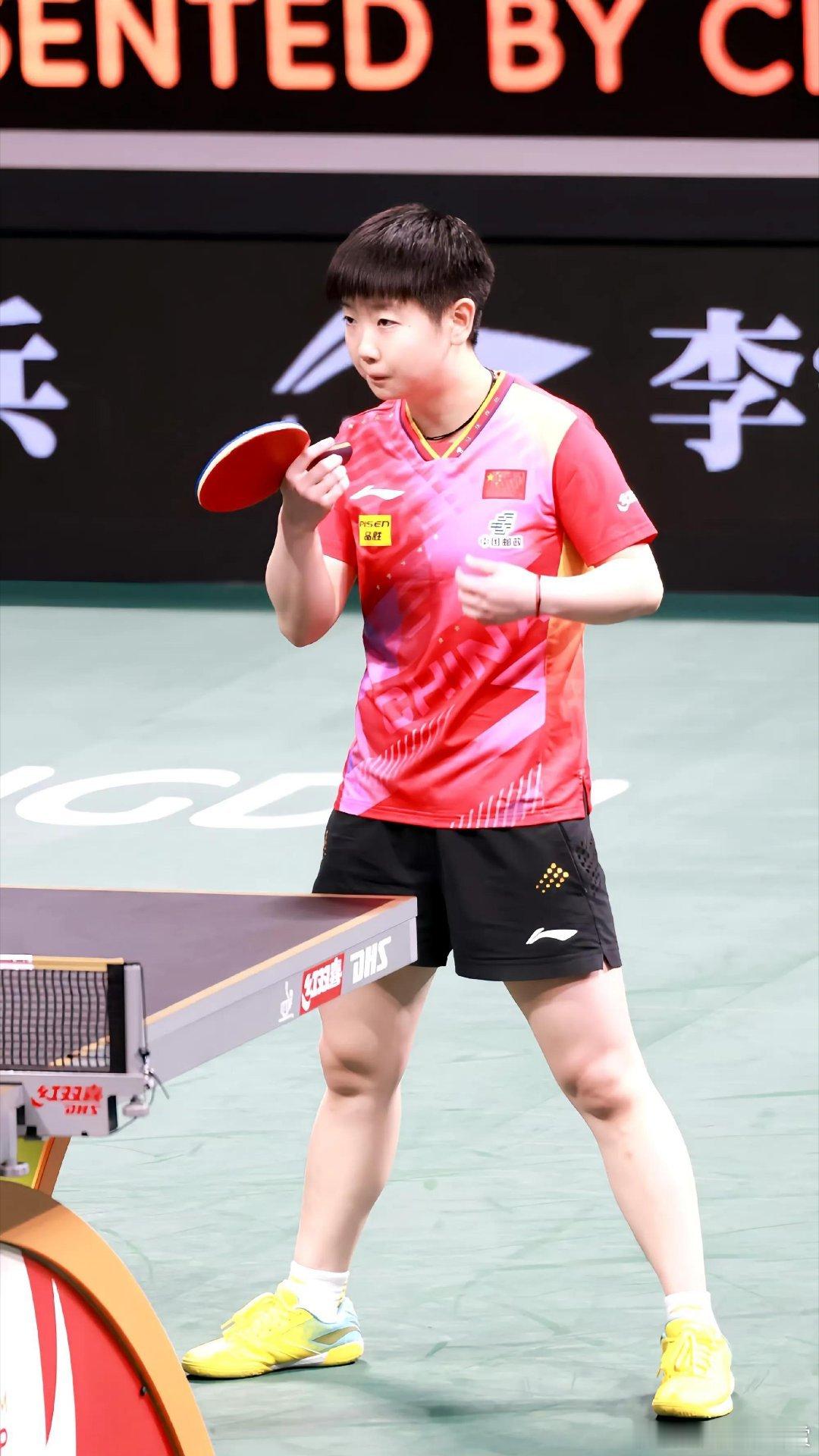 孙颖莎成国乒削球扫雷手孙颖莎稳如泰山，正手爆冲专治各种不服！队友接连受挫，她挺身