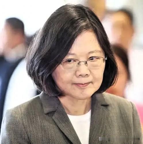 蔡英文今天发长文大谈“全国冷链建设”，说让台湾水果走向世界。我盯着屏幕忍不住笑了