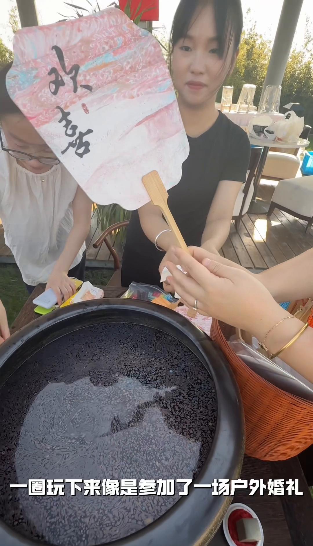 头纱差两毫米，新娘照片就翻车，我干脆把苏州档口里标价最高的那层全打包，省得店员再