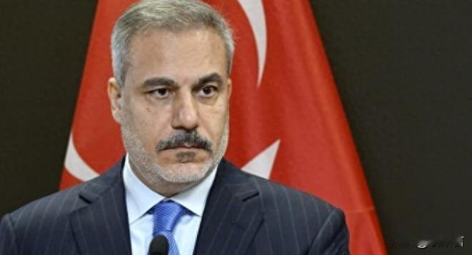 太揪心了！以色列下手太狠了，二话不说就炸了黎巴嫩的医疗中心，31名医护当场没了命