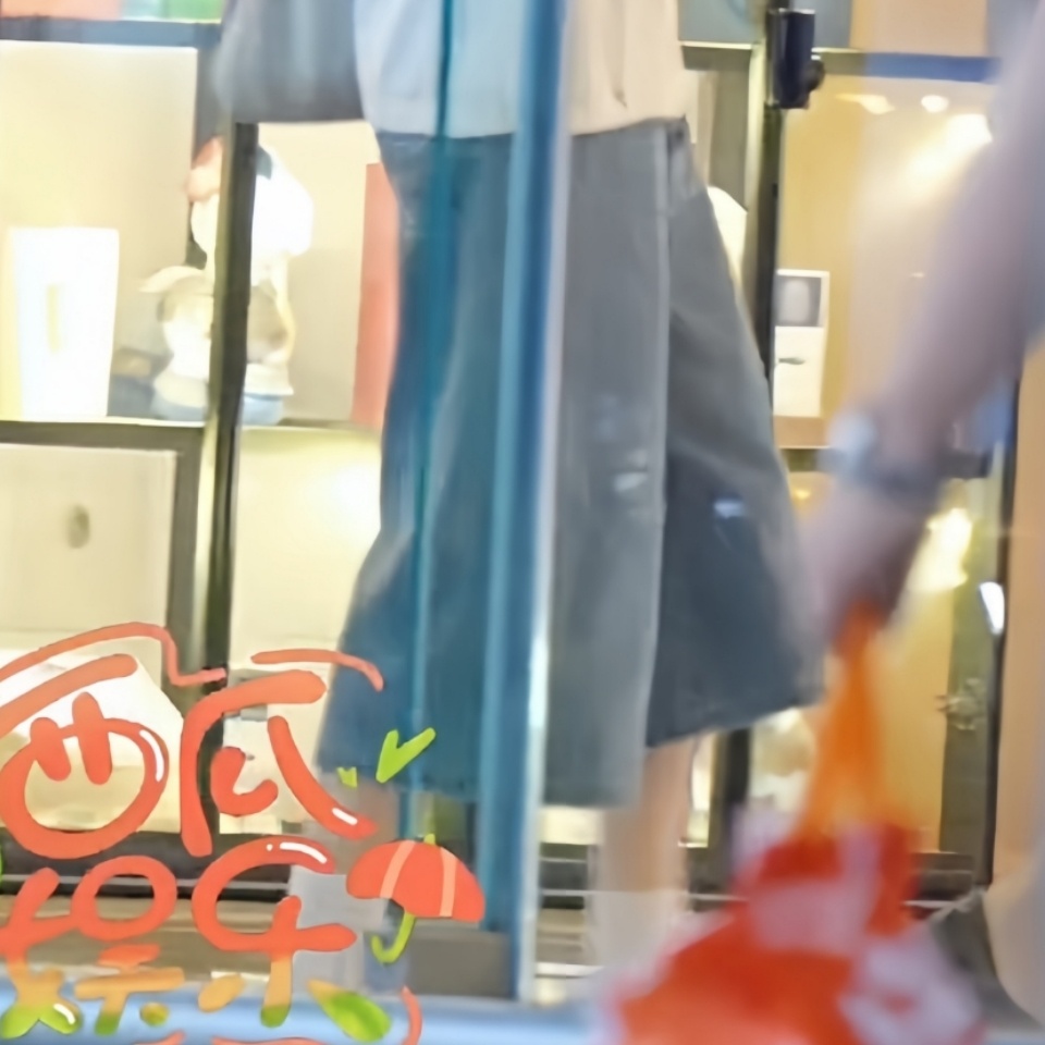 绝美小腿骨 好喜欢😍我是腿骨粉 迪丽热巴恋情风波后首现身