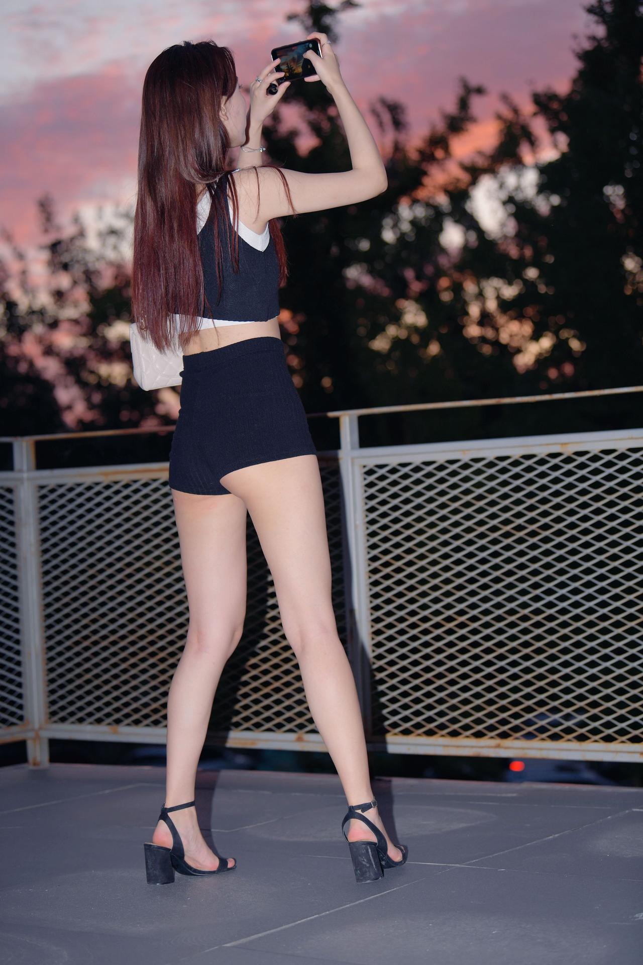 性感大长腿  街拍小姐姐穿搭 街拍美女 长腿女神 我不知为何疯狂对你执着