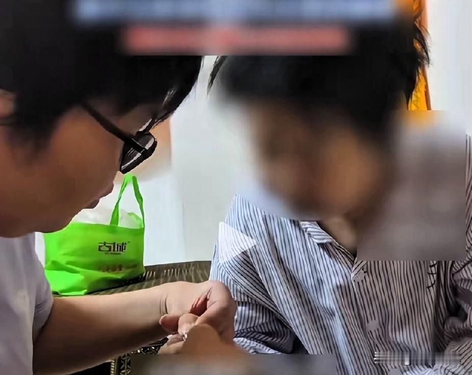 男子亲眼目睹，自己孩子妈妈被强奸，还是选择了不报警，

山西一名女硕士卜某患精神