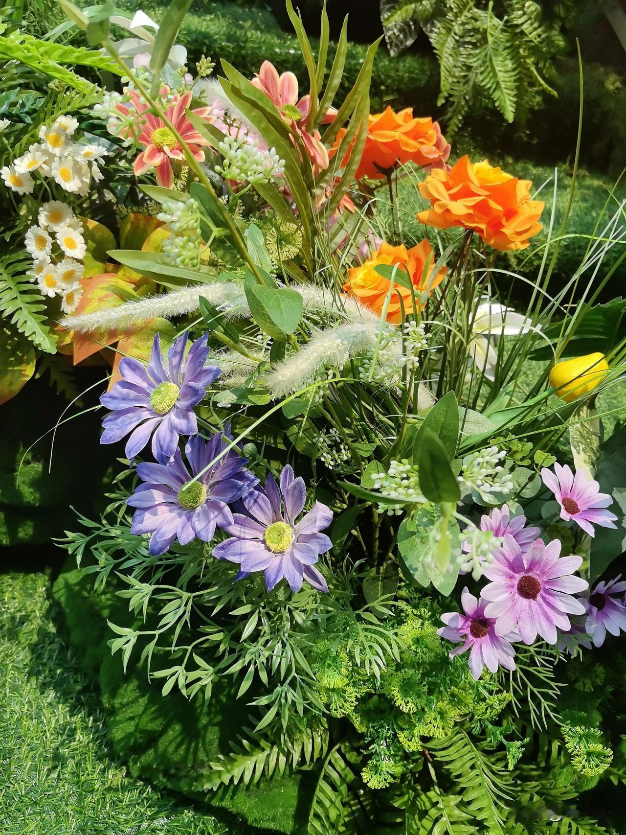 冯唐说过这样一段话："没事不要和任何人搅和在一起，什么聚会，什么闲聊，能免就免，