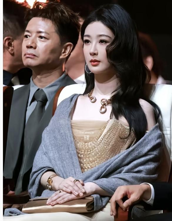 现在的杨紫完全脱离了原生态，变成了另外一个人。