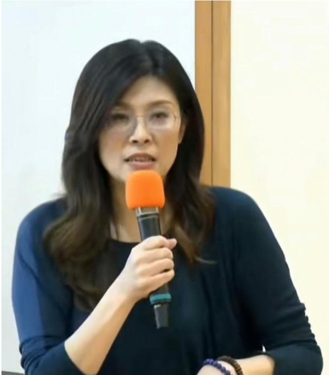 我承认确实错看了郑丽文，
她跟朱立伦、侯友宜这些国民党的政治人物还真不一样。
