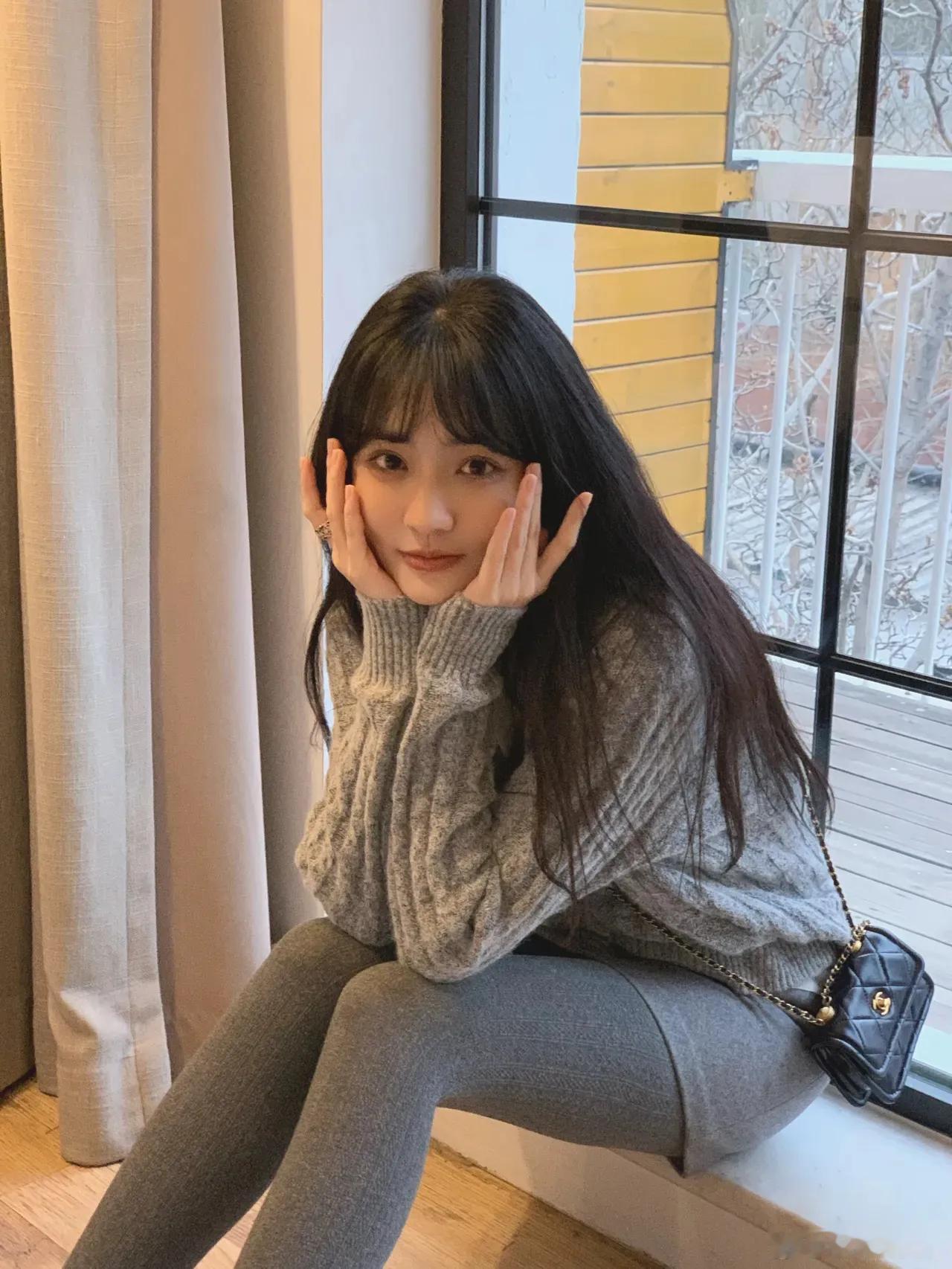 长发清纯女孩，美丽动人，短发女孩，身材火辣，该瘦的瘦，该肥的肥