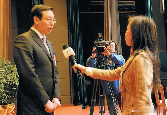 菲律宾把话说死了：黄岩岛、中业岛，主权不可分割、无可争议，九段线直接不认，中国对