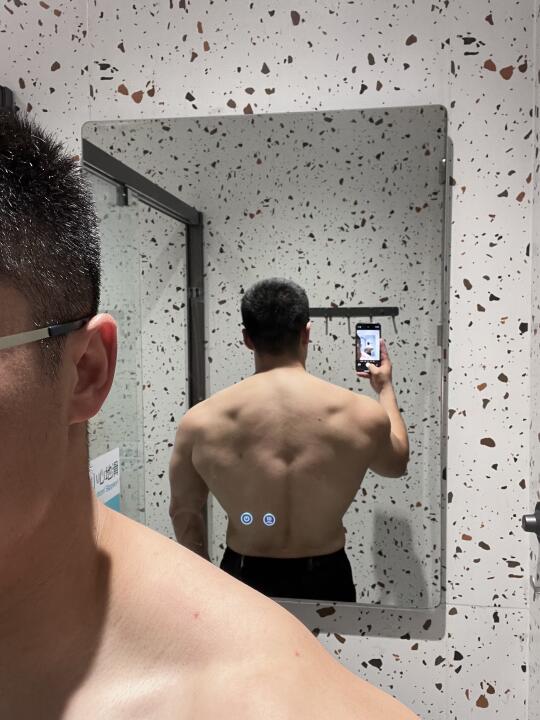 虹桥健身24/7 洗澡间替你们先试用了 灯光好