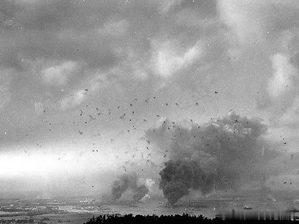 1941年12月7日凌晨，日军偷袭珍珠港老照片 