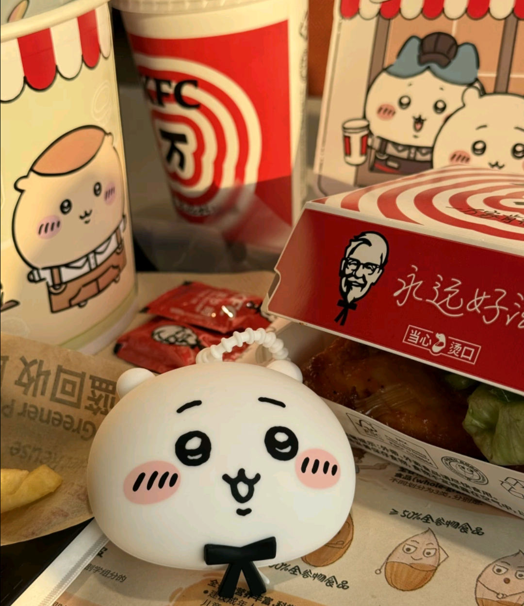 长大了揣两万才敢进肯德基小时候吃顿KFC感觉很奢侈，现在没啥吃了才会选择去KFC