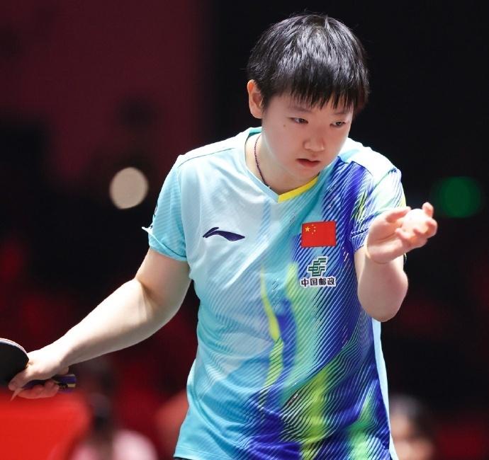 国乒内战名场面来袭，孙颖莎石洵瑶在新加坡大满贯展开巅峰对决。莎莎以赛代练调整状态