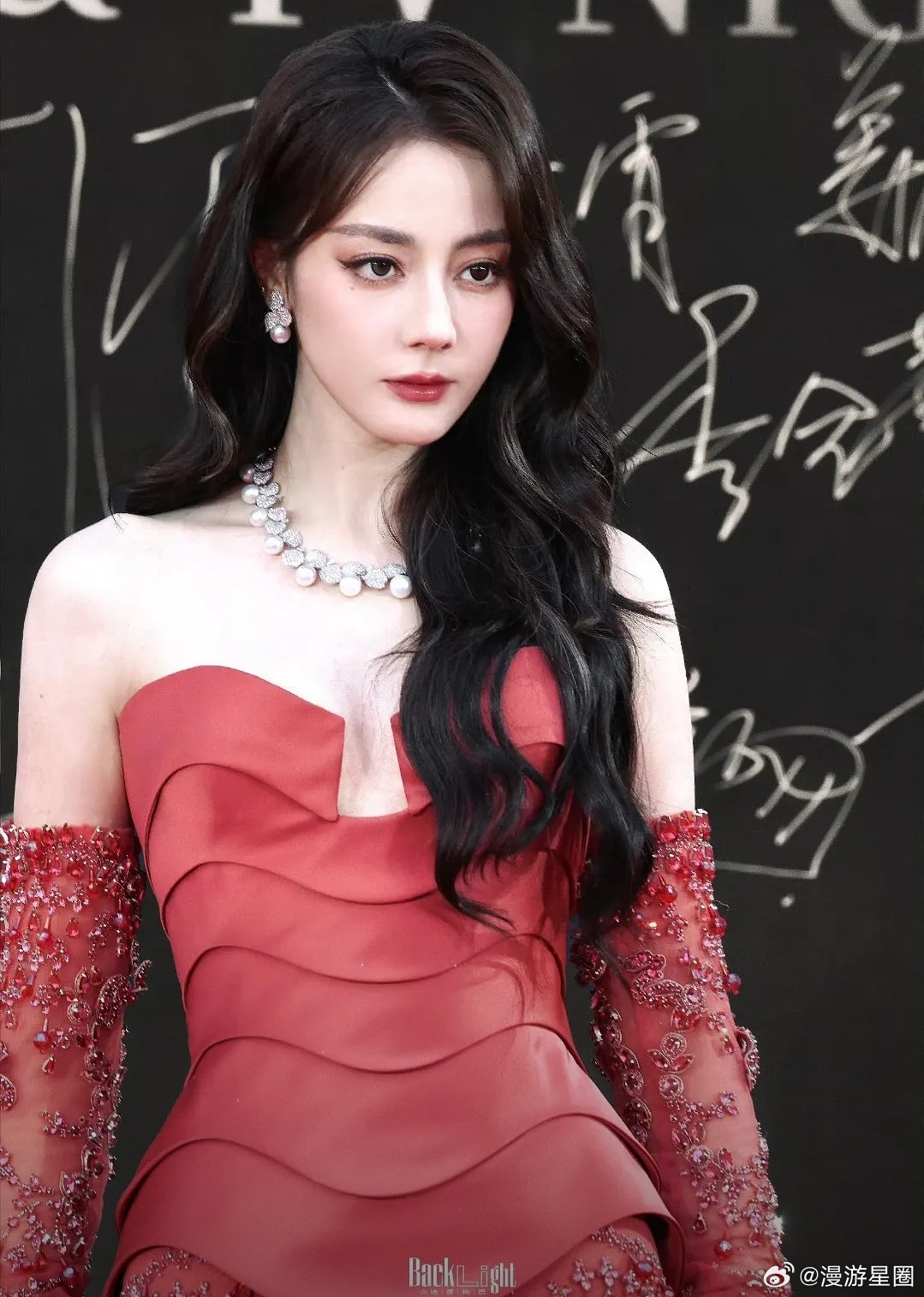 迪丽热巴美则美矣，就是这美貌会不会太粗了 
