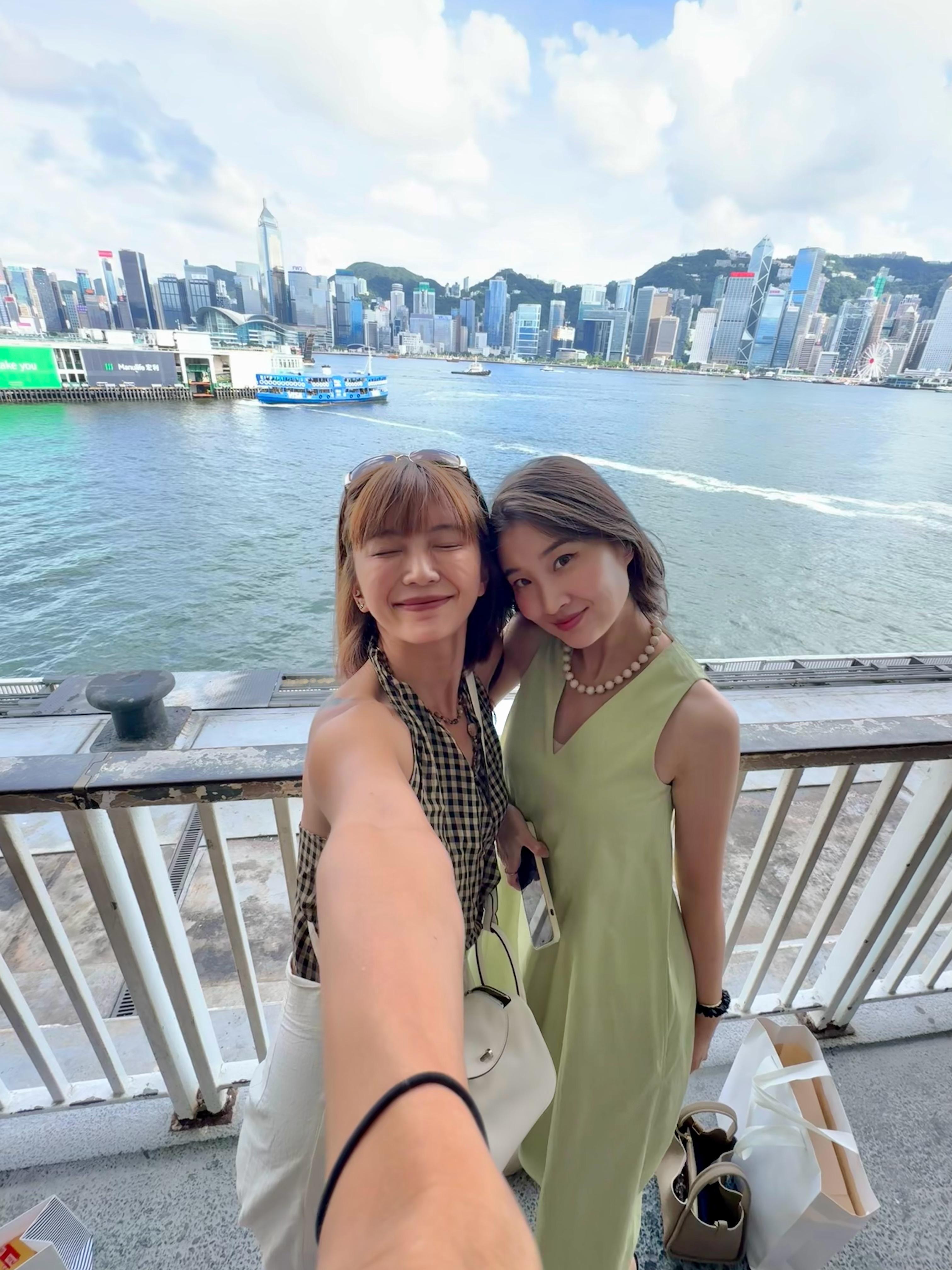 和王姐过港会老友。还见到了汤唯和青霞姐姐，本人真的又nice又可爱～ ​​​